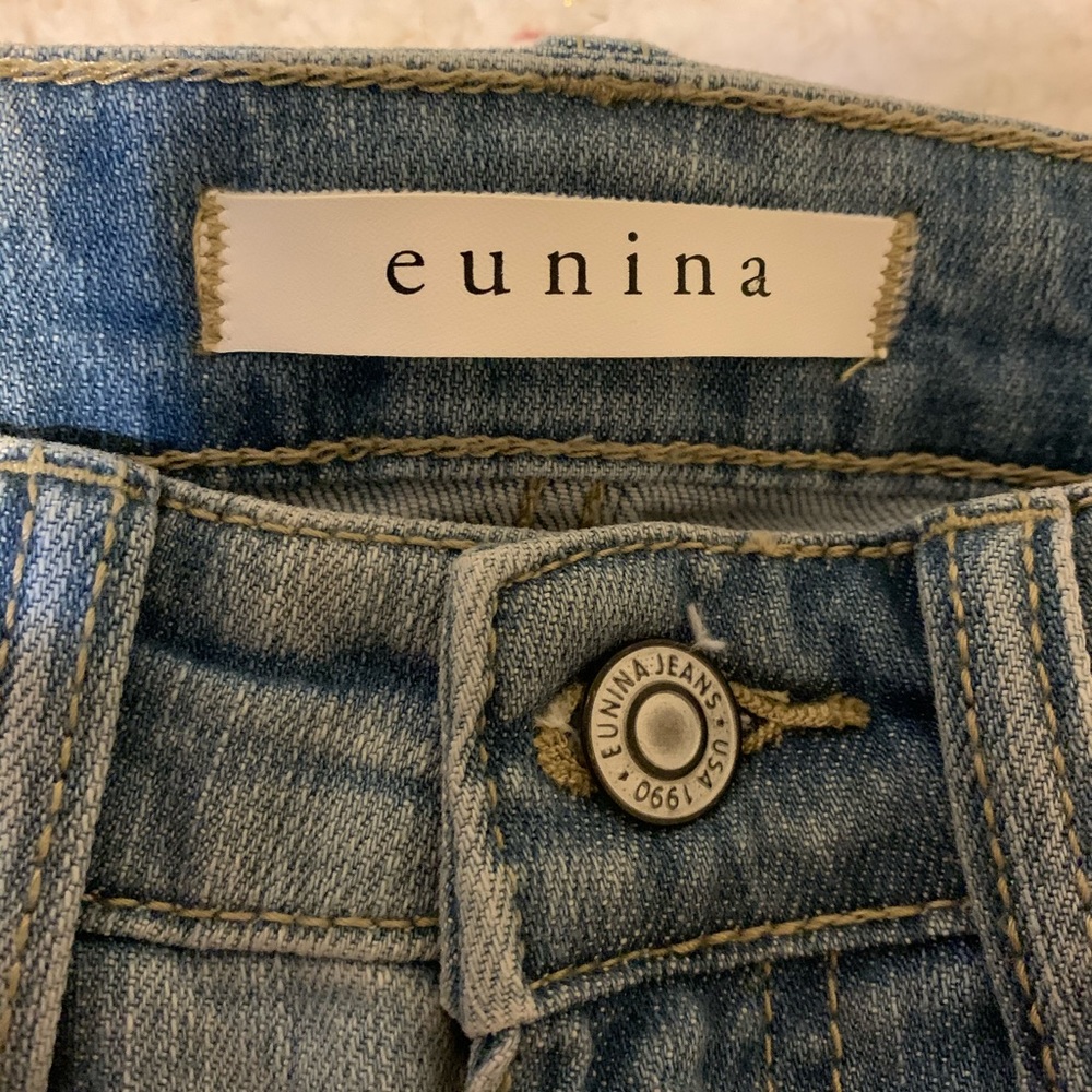 Light wash skinny jeans